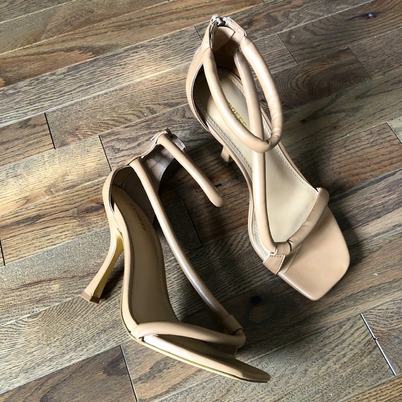Express nude heels - Picture 2 of 6